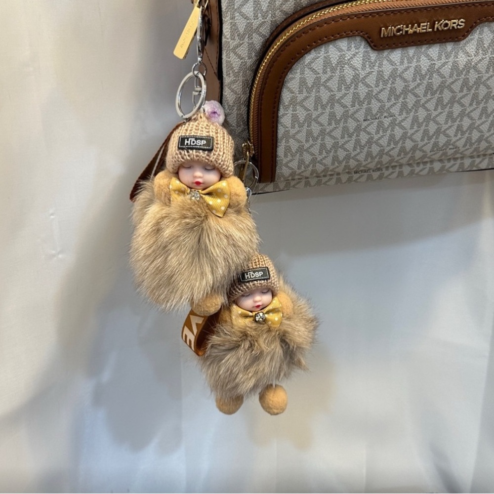 SALE!🎉Charm Baby Tan Fur Fluffy Love Key & Card Holder - Picture 9 of 9